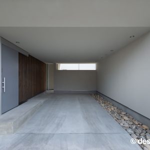ガレージ付きの外観
