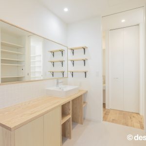 収納棚付きのナチュラな造作洗面台